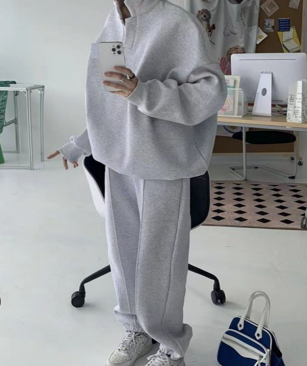 The new autumn and winter fleece, thick and loose casual sportswear set for women is fashionable, versatile and elegant