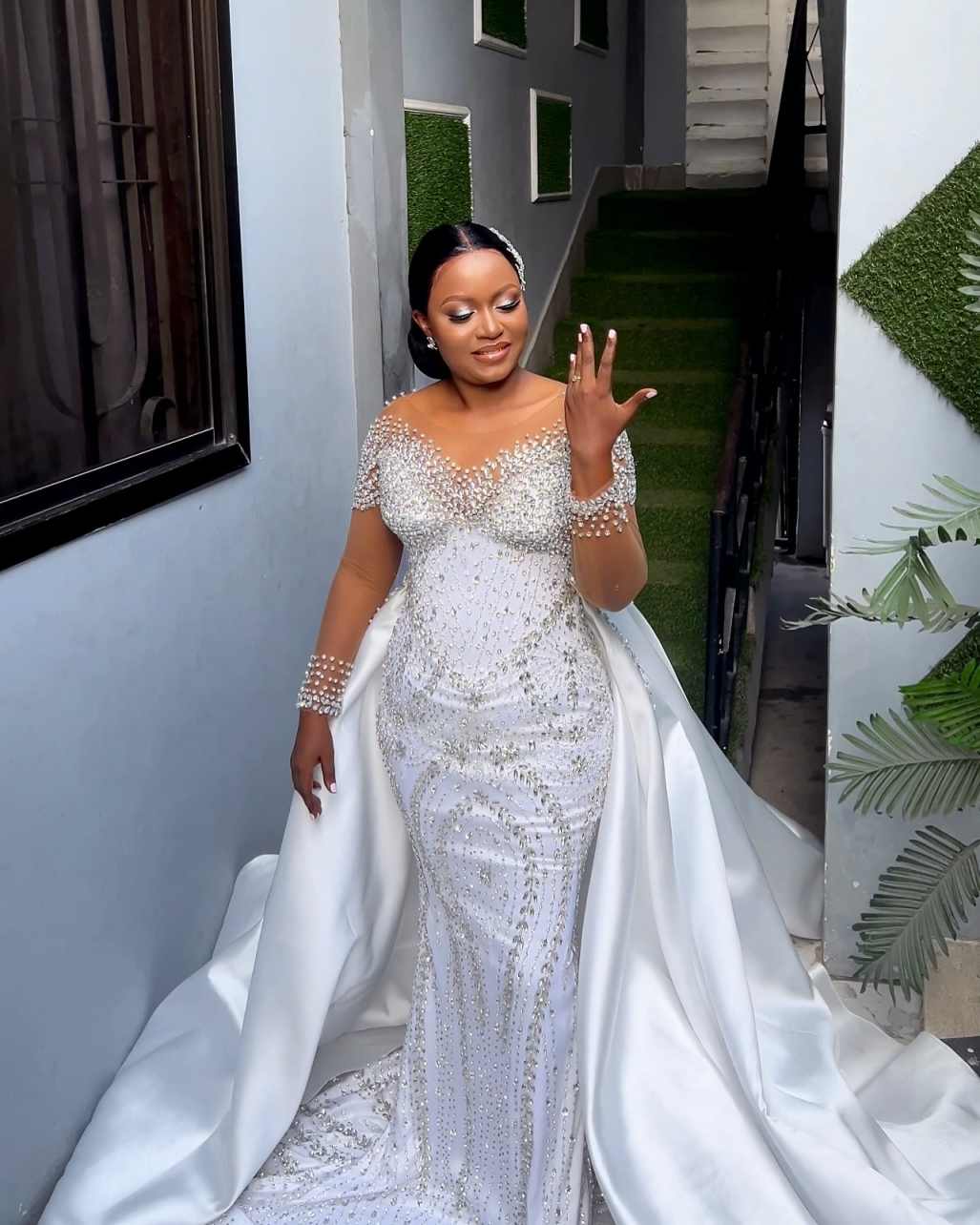 Luxurious Crystal Mermaid Wedding Dress O Neck Sequins Long Sleeve Bride Gowns Detachable Sweep Train Bridal Dresses Customized