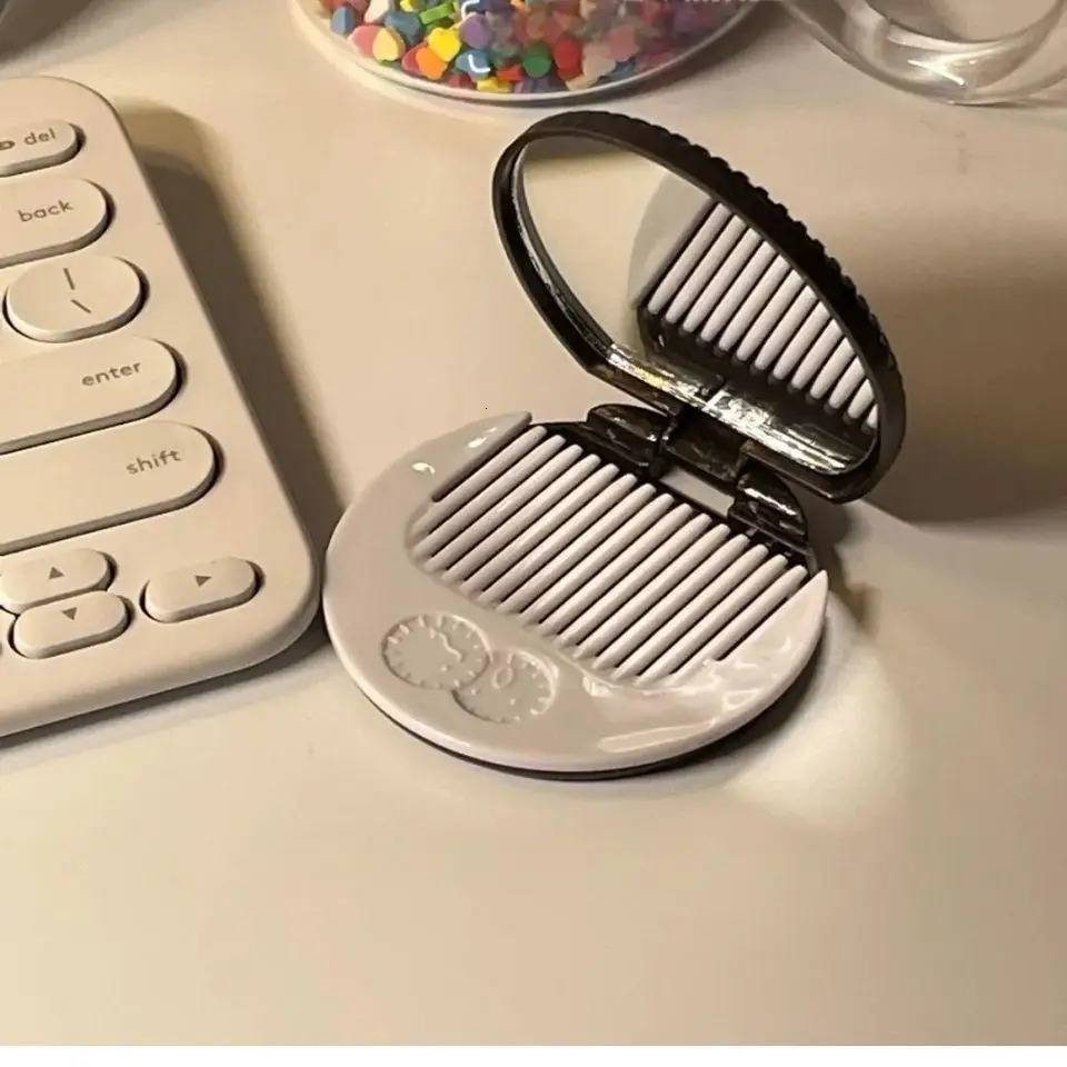 Cute Novelty Cookie Shaped Pocket Folding Hand Mirror Portable Mini Vanity Mirror Silver Glass Bonus Comb No Light 250625