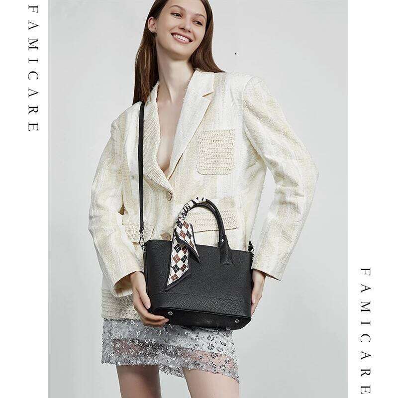 Luxurious Design Bags 2025 New Women's Large Capacity Handbag Girls Premium Vegetable Basket Design Crossbody Ladies Fashion Commuting Shoulder B