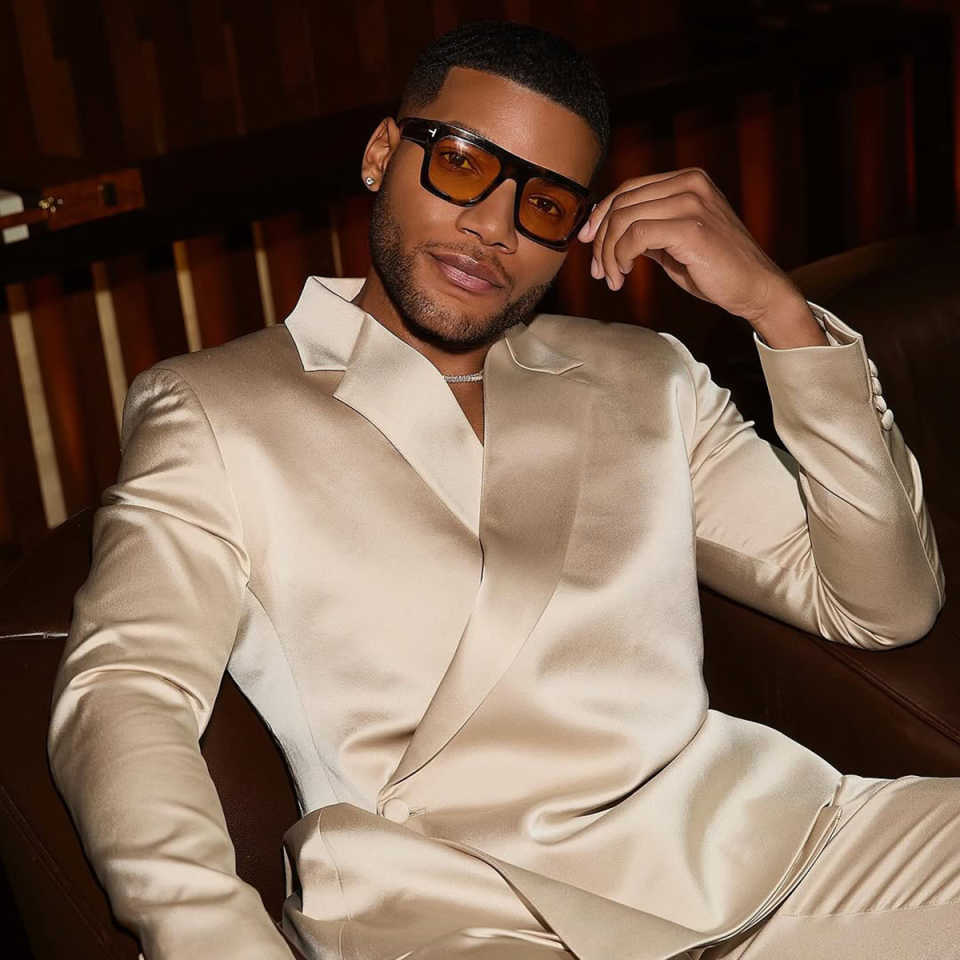 Handsome Wedding Tuxedos 2 Piece Set Jacket Pant Notched Lapel Men Suit One Button Party Show Prom Male Suits Customized