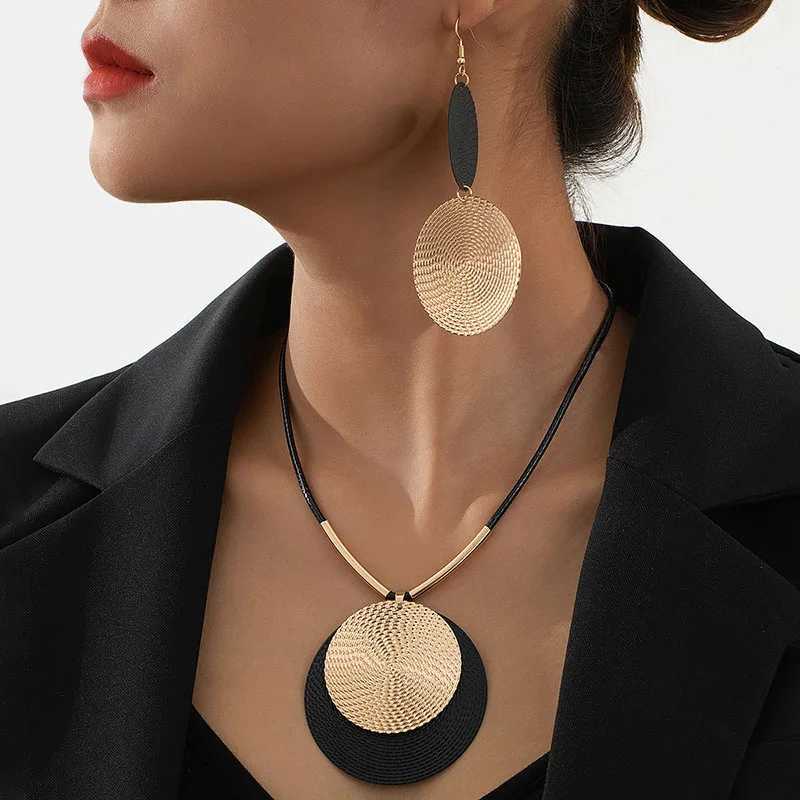 Vintage Unique Large Round Pendant Necklace for Women Creative Personalized Exaggerated Punk Style Jewelry Holiday Party Gift V250625