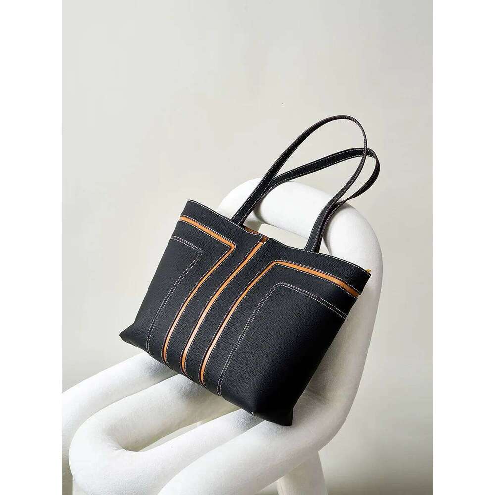 Luxurious Design Bags Genuine Leather Tote 2023 Bucket Niche Design Versatile Commuting Large Capacity Single Shoulder Crossbody Bag