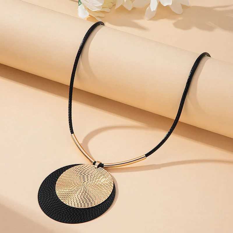 Vintage Unique Large Round Pendant Necklace for Women Creative Personalized Exaggerated Punk Style Jewelry Holiday Party Gift V250625