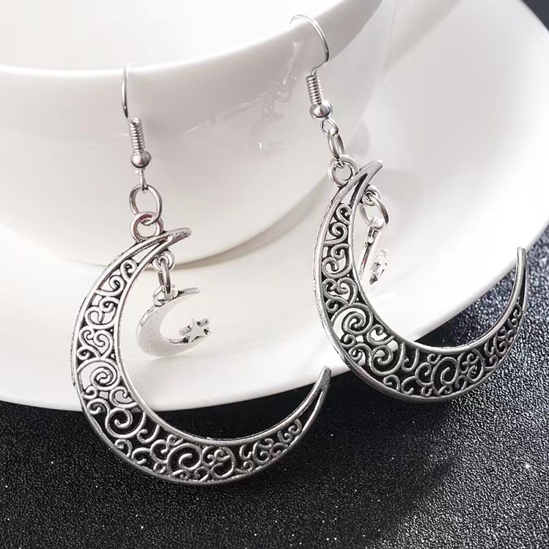1 Pair Hollow Earrings Floral Pattern Star Moon Pendant Niche Design