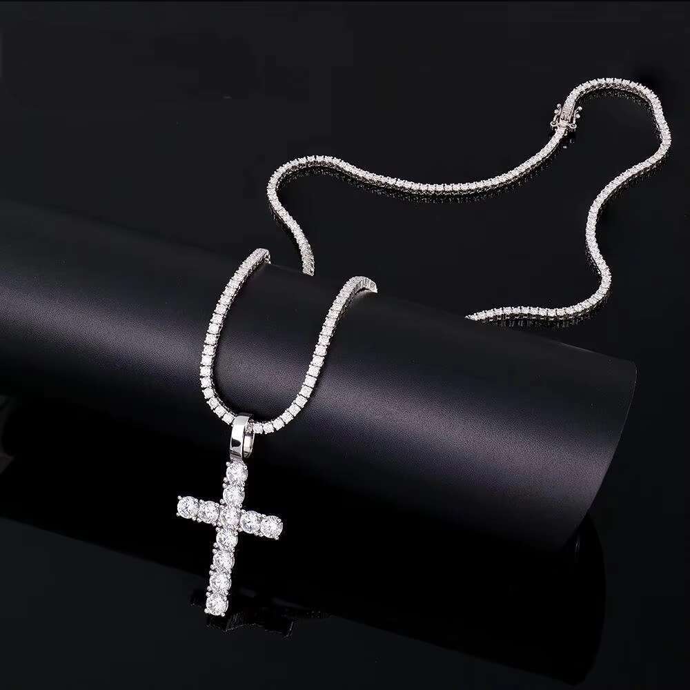 2025 new high-end niche S925 silver inlaid moissanite cross gold-plated platinum pendant cross-border quality jewelry
