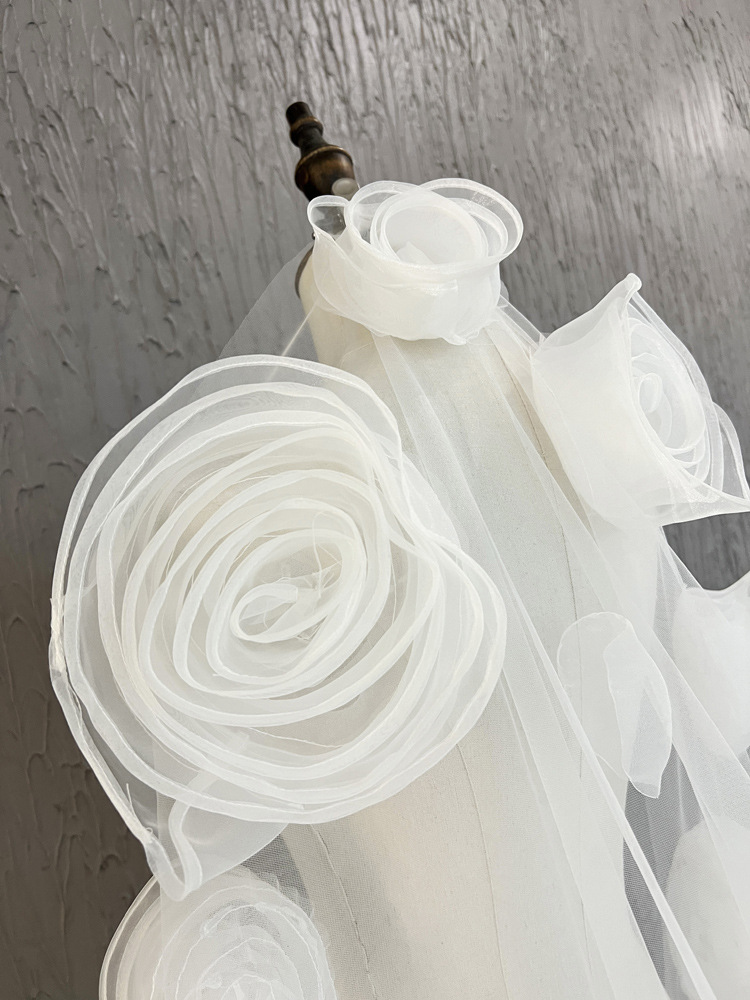 Designer Wedding Veil Handmade Flowers Lace One Layer Cathedral Length Bride Veils Applique Edge For Bridal Customized