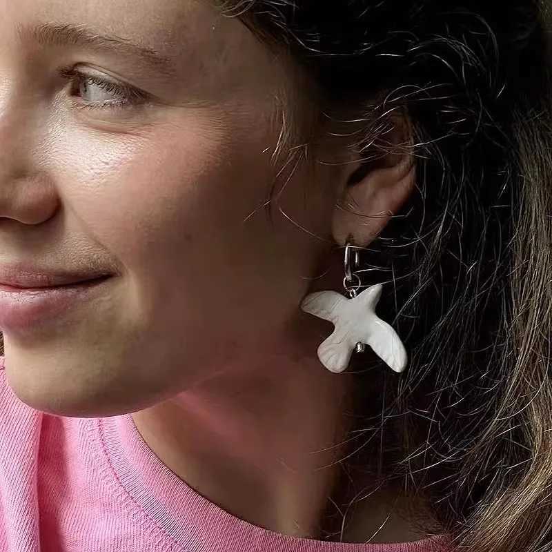 New Fashion White Peace Dove Pendant Necklace for Women Vintage Metal Geometric Round Ear Hoop Jewelry Girls Gift V250625