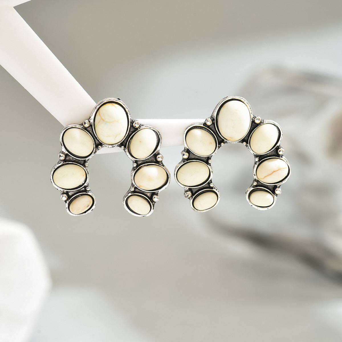 Bohemian Style Women S Earrings Personality Inlaid U Shaped Studs High End Feel