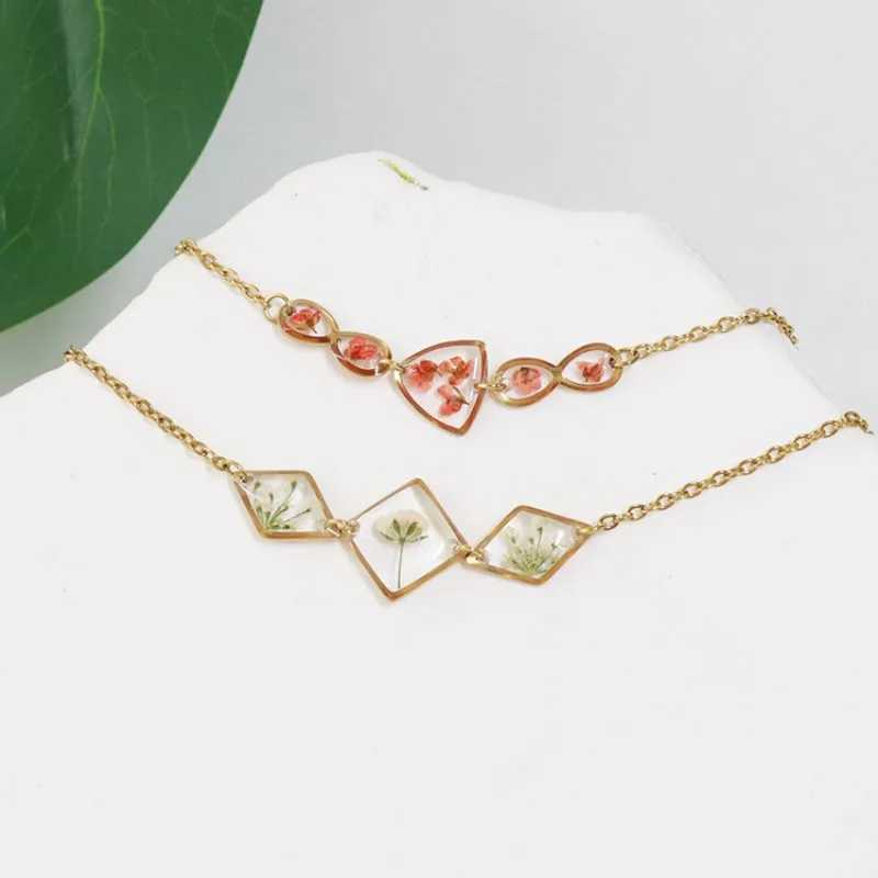 Unique Pressed Flower Charm Bracelets For Women Handmade Epoxy Resin Dried Flower Bracelets Cute Floral Chain Bracelets 2025 X250625
