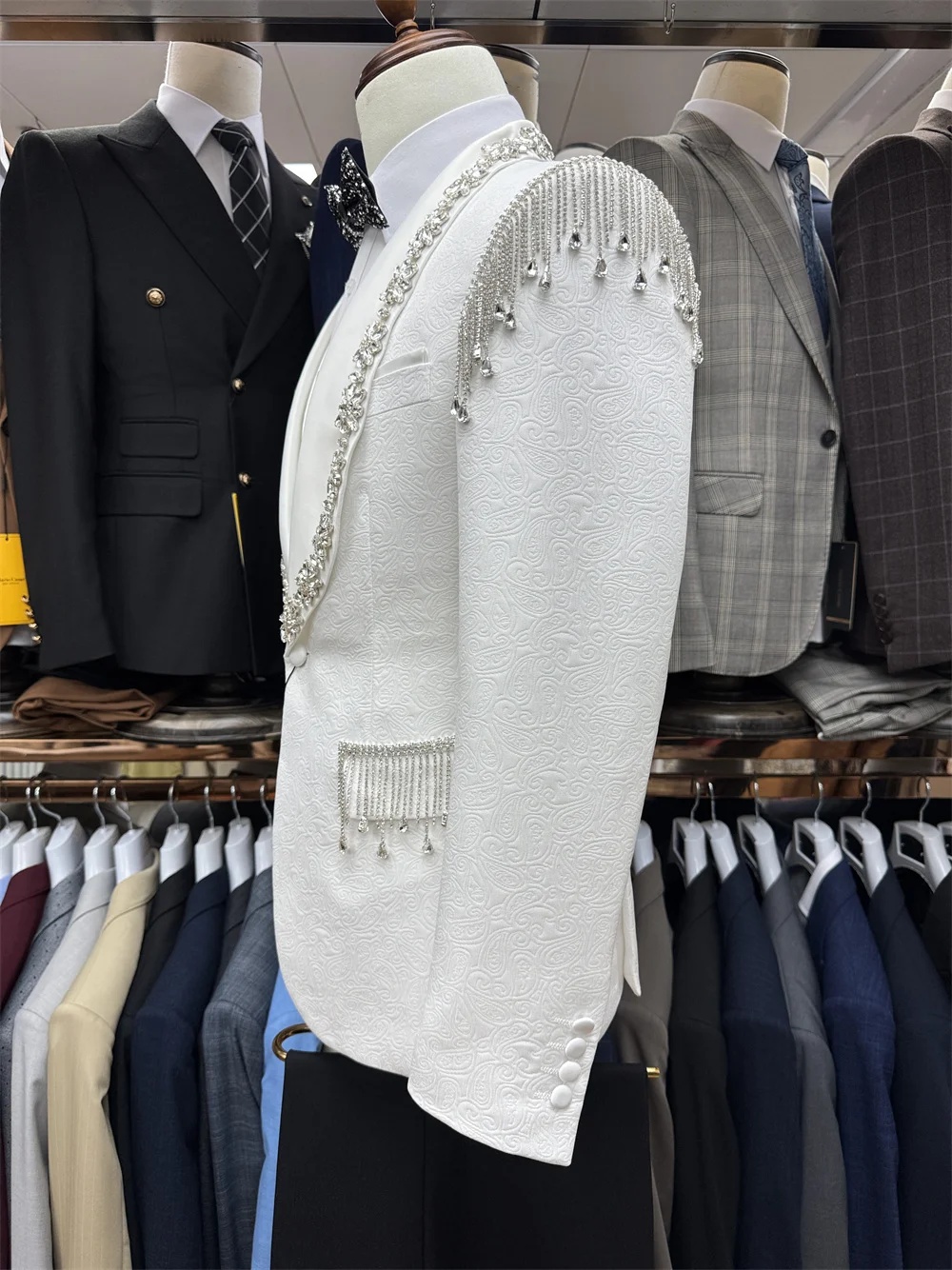 Luxury Crystal Men Suits Tailor-Made 2 Pieces Set Shawl Lapel Jacquard Jacket Rhinestone Tassel Blazer One-Button Customized Coat Pants Plus Size