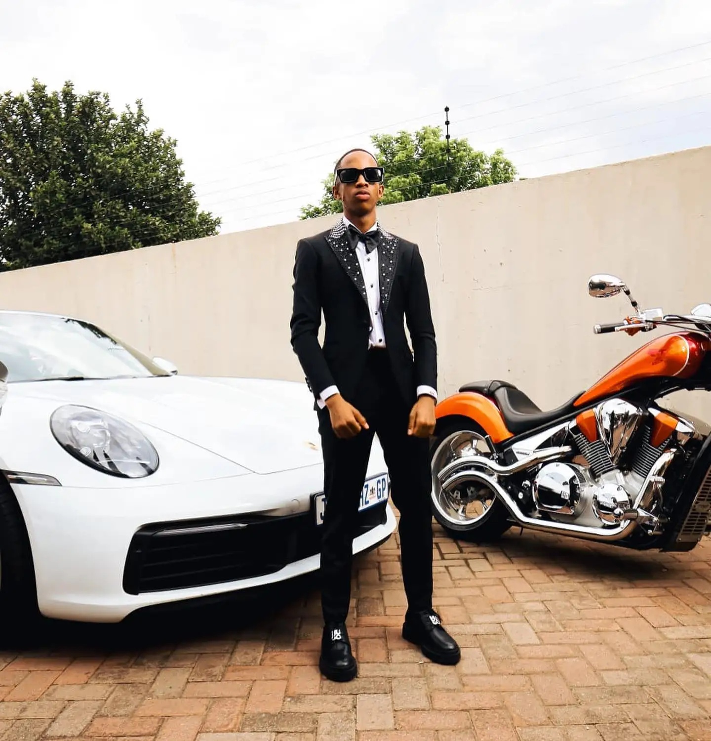 Fashion Men Suits Tailor-Made 2 Pieces Set Beaded Shawl Lapel Jacket Evening Party Rhinestone Blazer One-Button Groom Customized Coat Pants Plus Size