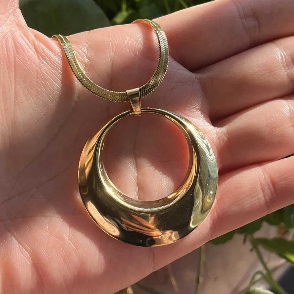 Stainless Steel Exaggerated Punk Big Round O Shaped Pendant Necklace Women Men Chunky Snake Blade Chain Grunge Steampunk Jewelry M250624