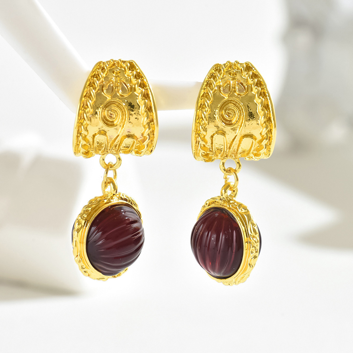 Artistic Court Style Women S Inlaid Design Fashionable Drop Earrings Light Studs