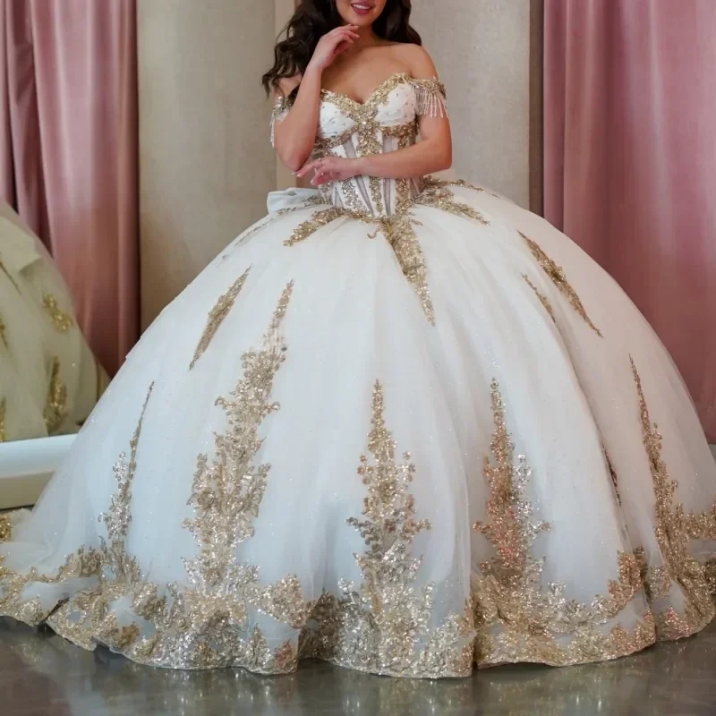 White Shiny Princess Quinceanera Dresses Gold Applique Bow Beading Tull Sweet 16 Dress Vestidos De 15 Anos