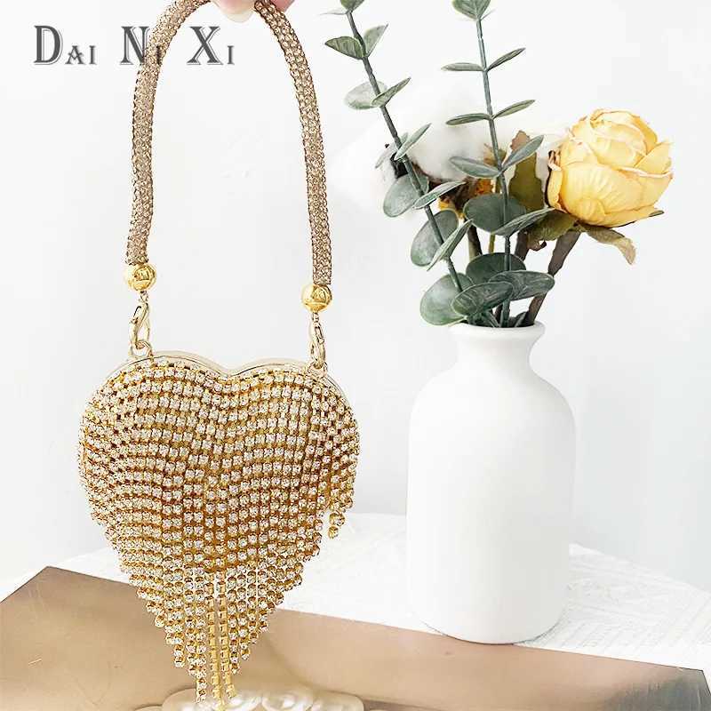 Small Bling Heart Shape Diamond Evening CluTCh RhinESTones Purse Ladies FAshion Bag M250625