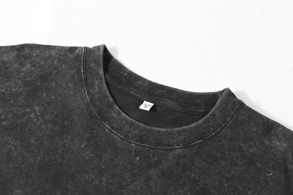 Chic Men's Cotton T-Shirt Featuring a Distinctive Bronzed Pig Design - Contemporary Style Casual Apparel