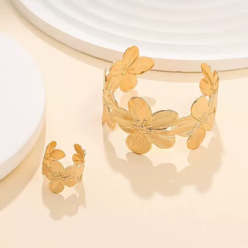 Premium Women's Petal Jewellery Set Metal Flower Bracelet