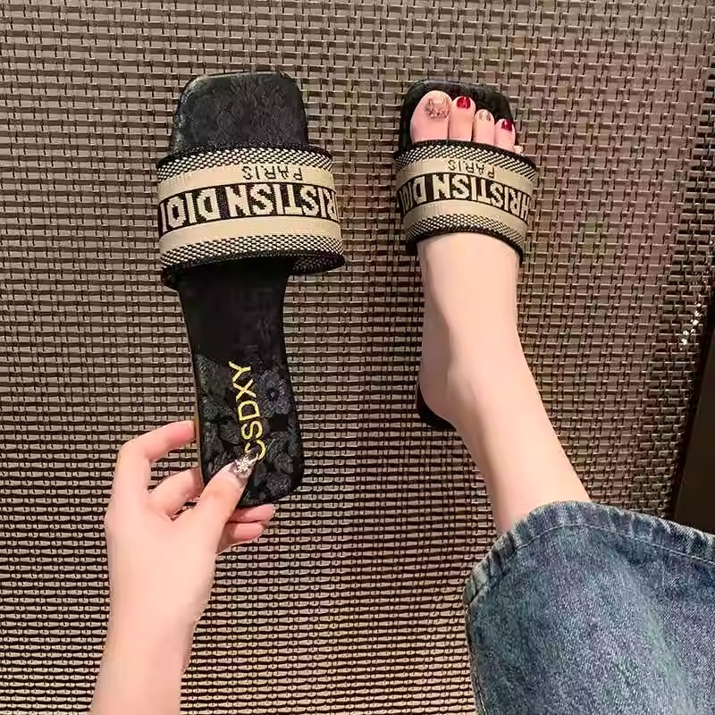 Designer slippers sandals women's flat shoes French summer sandals fashionable style for wearing on the outside women going out to the beach one 