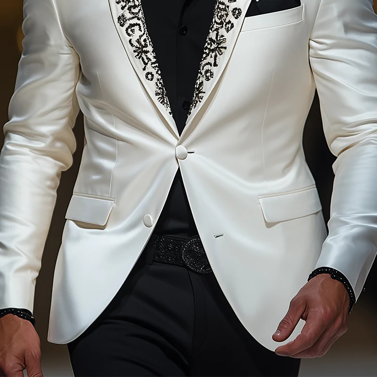 SImple Tailor-Made Appliques Men Suits 2 Pieces Set Shawl Lapel Jacket Beading Blazer Two-Button Groom Customized Coat Black Pants Plus Size