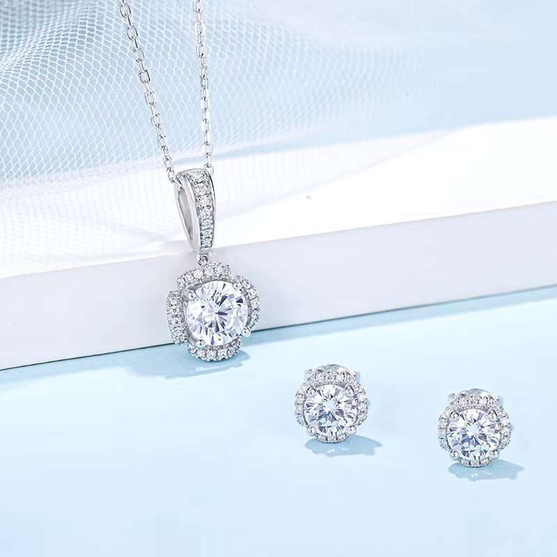 925 Sterling Silver GRA Certified Round Cut Moissanite Stud Earrings Silver Plated Classic Halo Design Moissanite Earings Stud