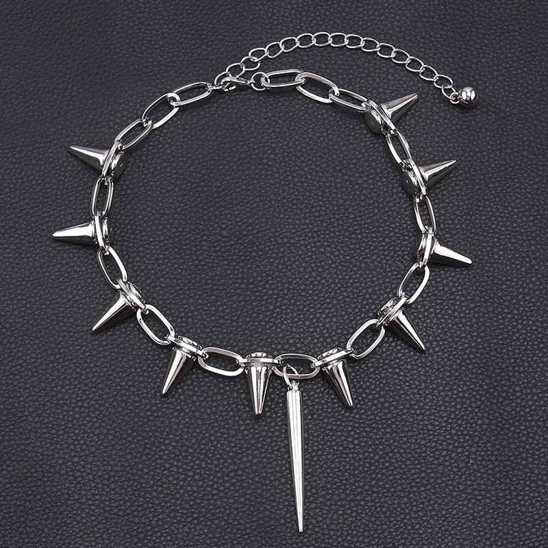 Stylish Unisex Punk Jewelry Distinctive Riveted Link Chain Featuring Festooned Metal Accents