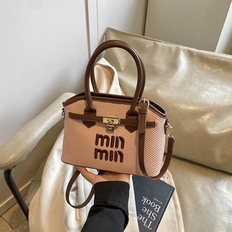 2025 Designer Bags Genuine Leather Crossbody Shoulder Bag Adjustable Strap Spacious Purse Fashion Accessories
