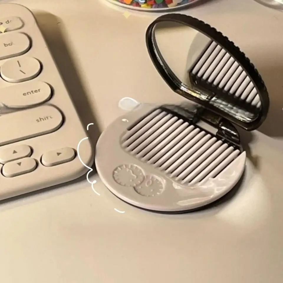 Cute Novelty Cookie Shaped Pocket Folding Hand Mirror Portable Mini Vanity Mirror Silver Glass Bonus Comb No Light 250625