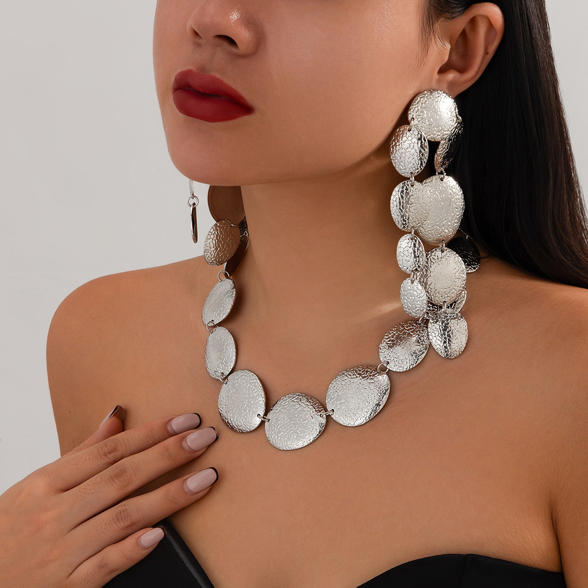 Statement Jewelry Exaggerated Personality Long Tassel Pendant for Women Niche Metal Hammered Textured Necklace