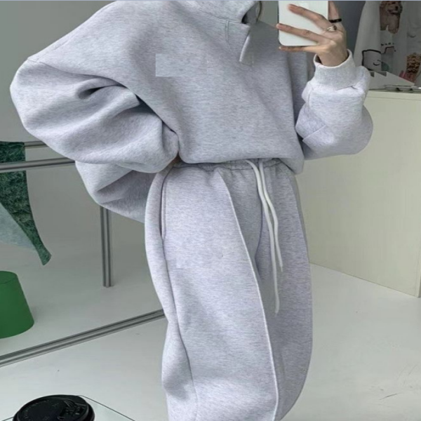 The new autumn and winter fleece, thick and loose casual sportswear set for women is fashionable, versatile and elegant