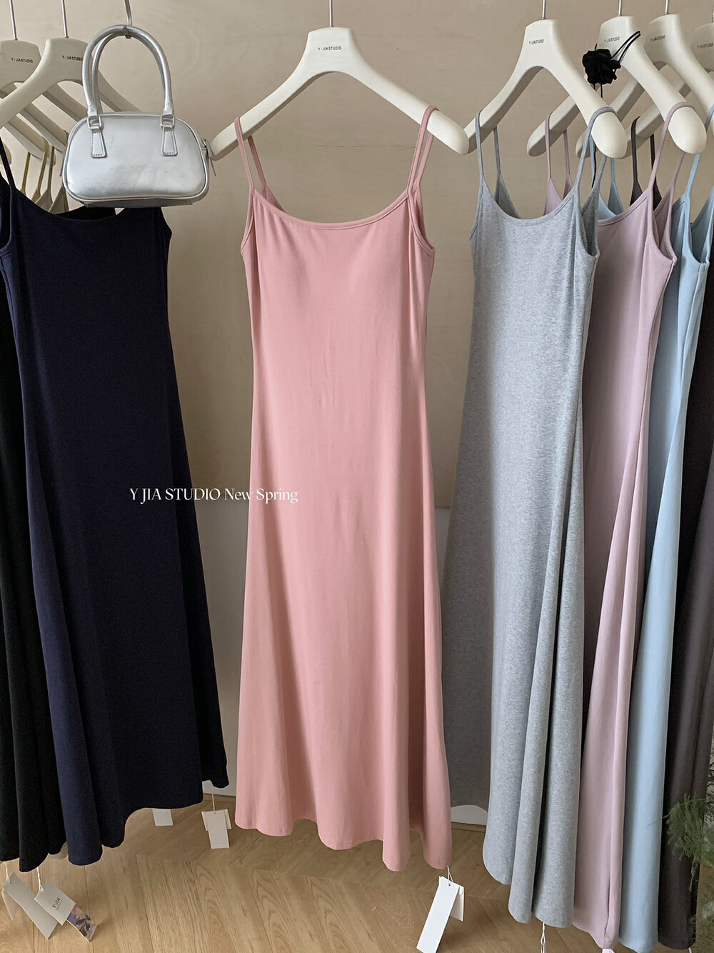 XL105 Hot girl comes with breast pads, slimming and versatile suspender dress