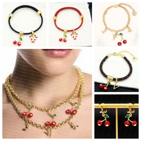 Fashion Accessories Keychains Bagchains Bag Chain Earrings Bracelet Necklace Flowers Pendant Cars Keyrings Chains Wallet Mini Bag