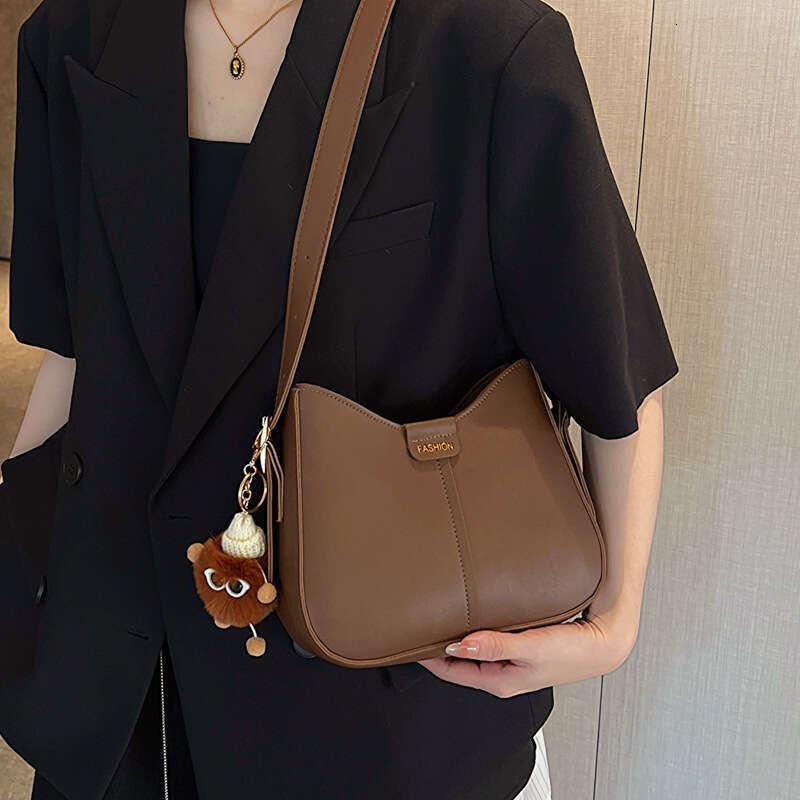 2025 New Trendy Simple Shoulder Crossbody for Women Stylish Niche Design Female Bag Korean Version Textured Bags