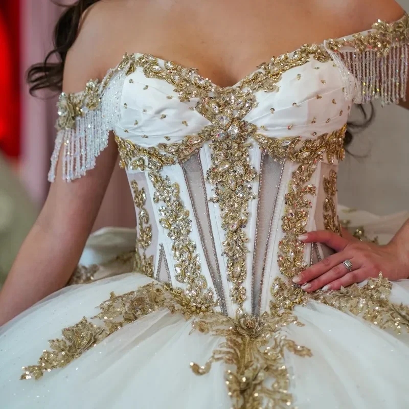 White Shiny Princess Quinceanera Dresses Gold Applique Bow Beading Tull Sweet 16 Dress Vestidos De 15 Anos