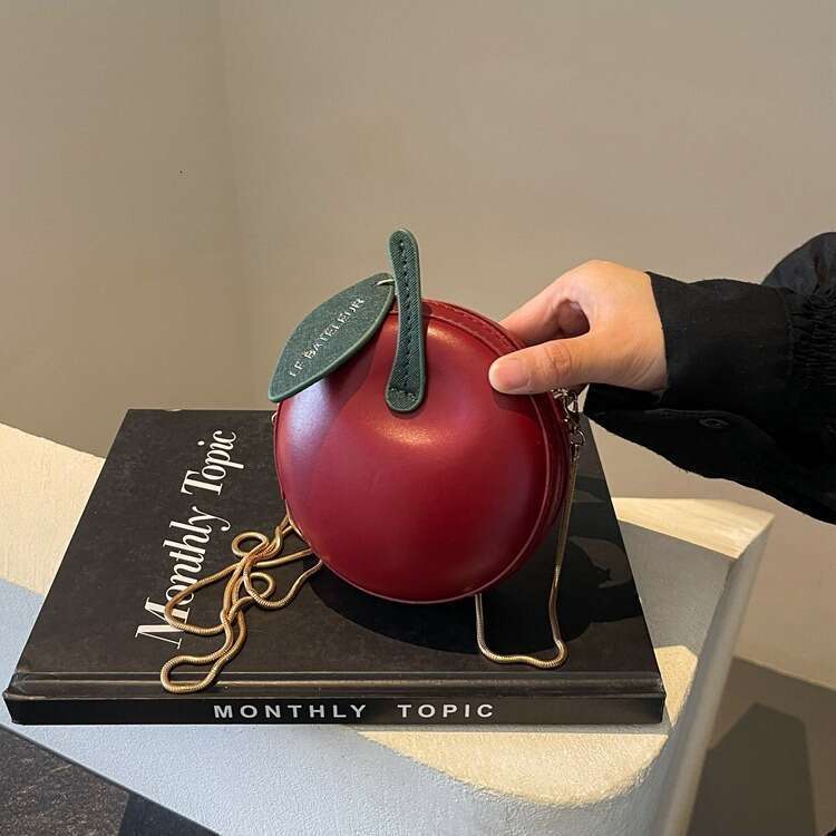 Summer Fresh Cute Women's Small Round 2024 New Niche Chain Mini Solid Color Crossbody Bag Trend