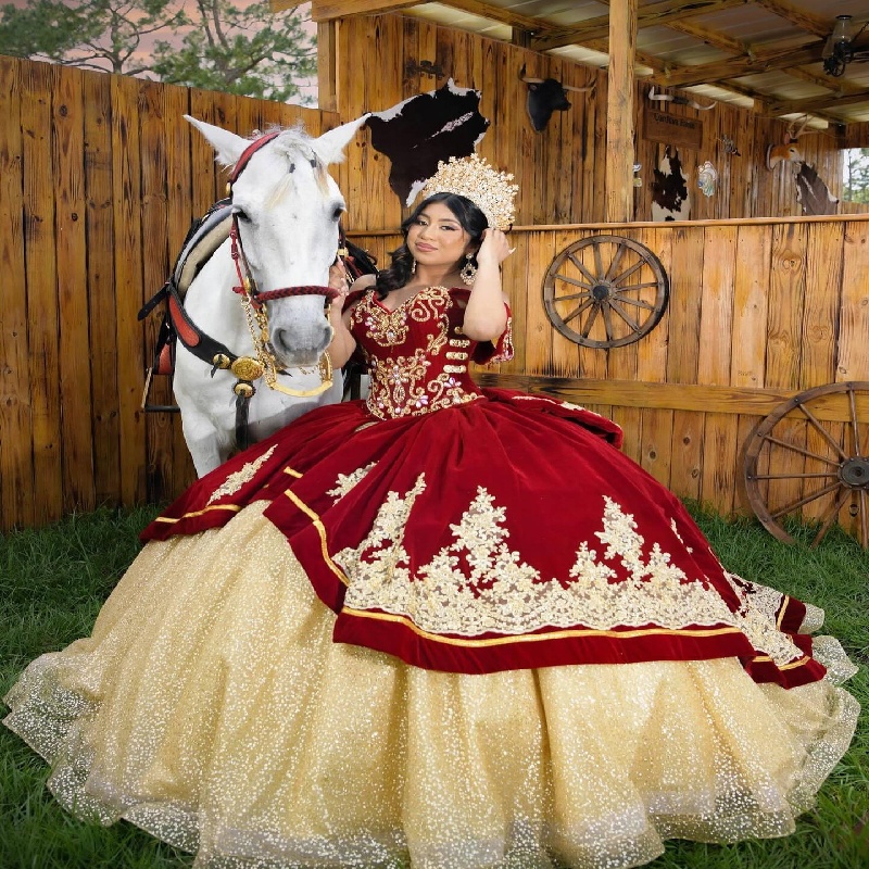 Sparkly Red And Gold Quinceanera Dress Charro Crystal Ball Gown Birthday Dress Lace Sweet 16 Party Ballkleider Vestido De Debutante Xv 15 anos 2025