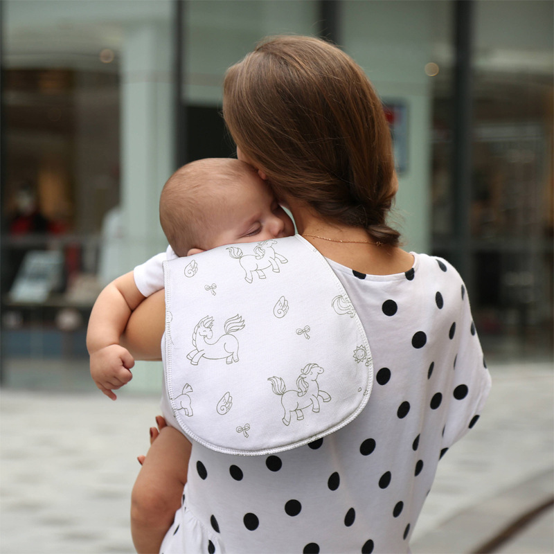 New Cute Printed Soft Design Cotton Breathable Newborn Baby Shoulder Pads Drool Towel Baby Towel