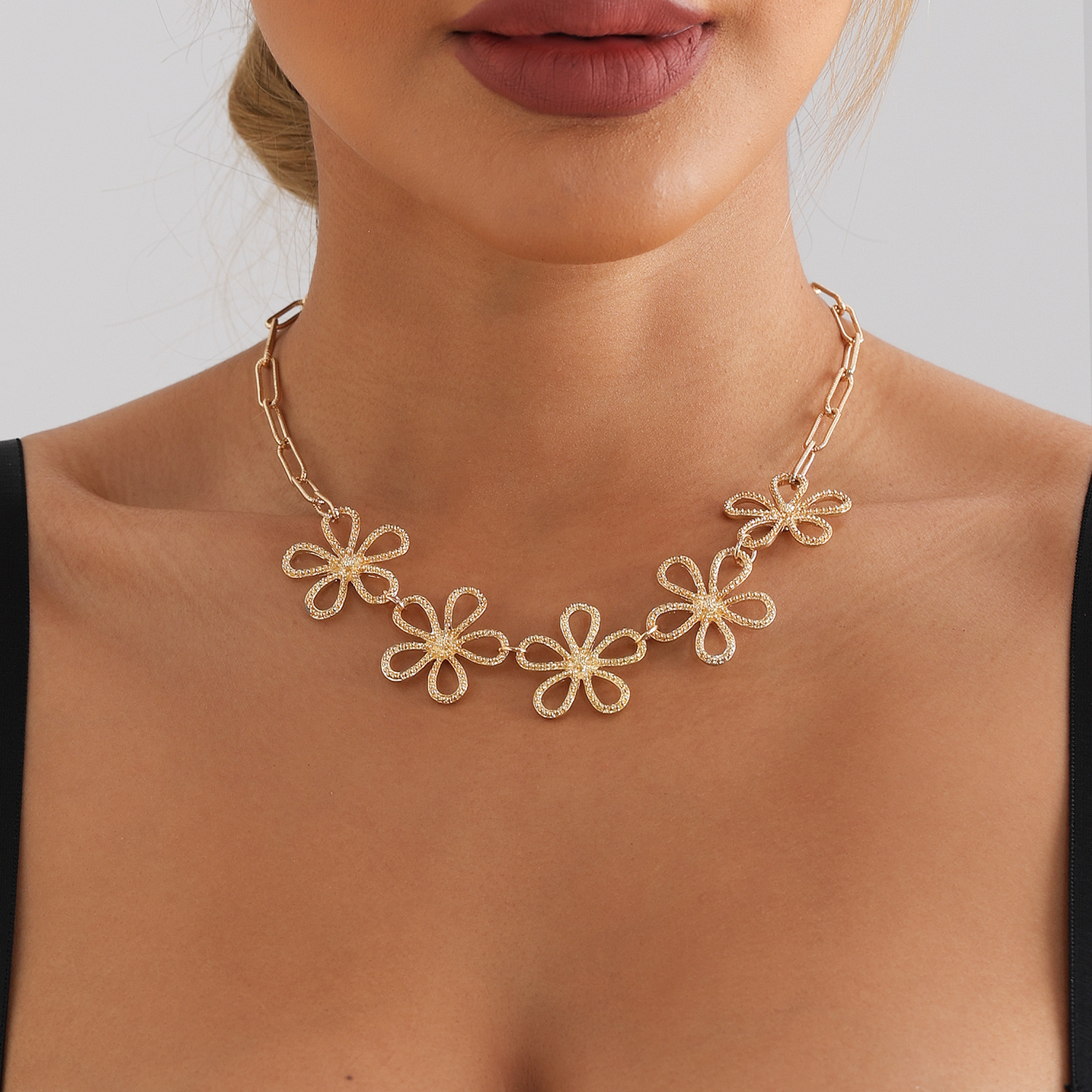 Jewelry Hollow Flower Chain Ethnic Style Necklace Girl Temperament Fashion High-end Bracelet Jewelry for Women