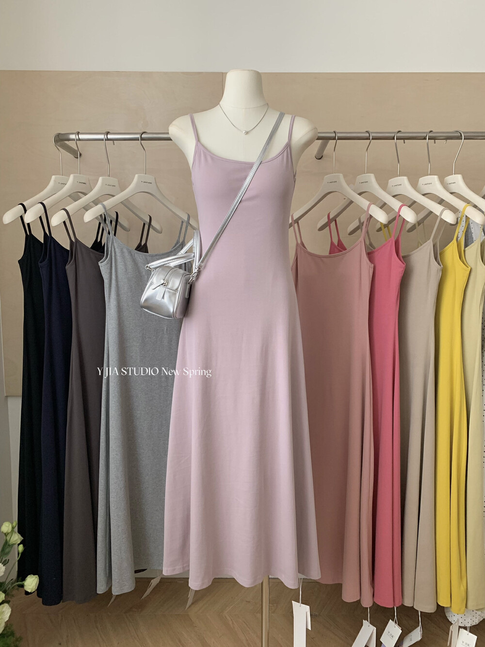 XL105 Hot girl comes with breast pads, slimming and versatile suspender dress