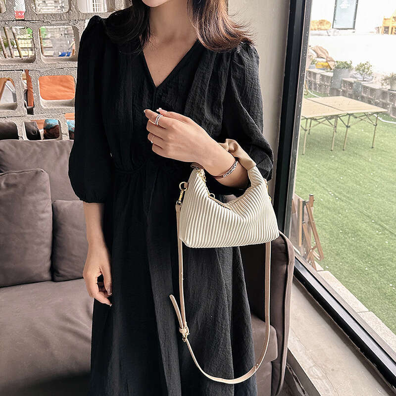 Ins Popular Crossbody Dumpling Ladies Bags 2025 Summer Handheld Pleated High-end Elegant Small Bag