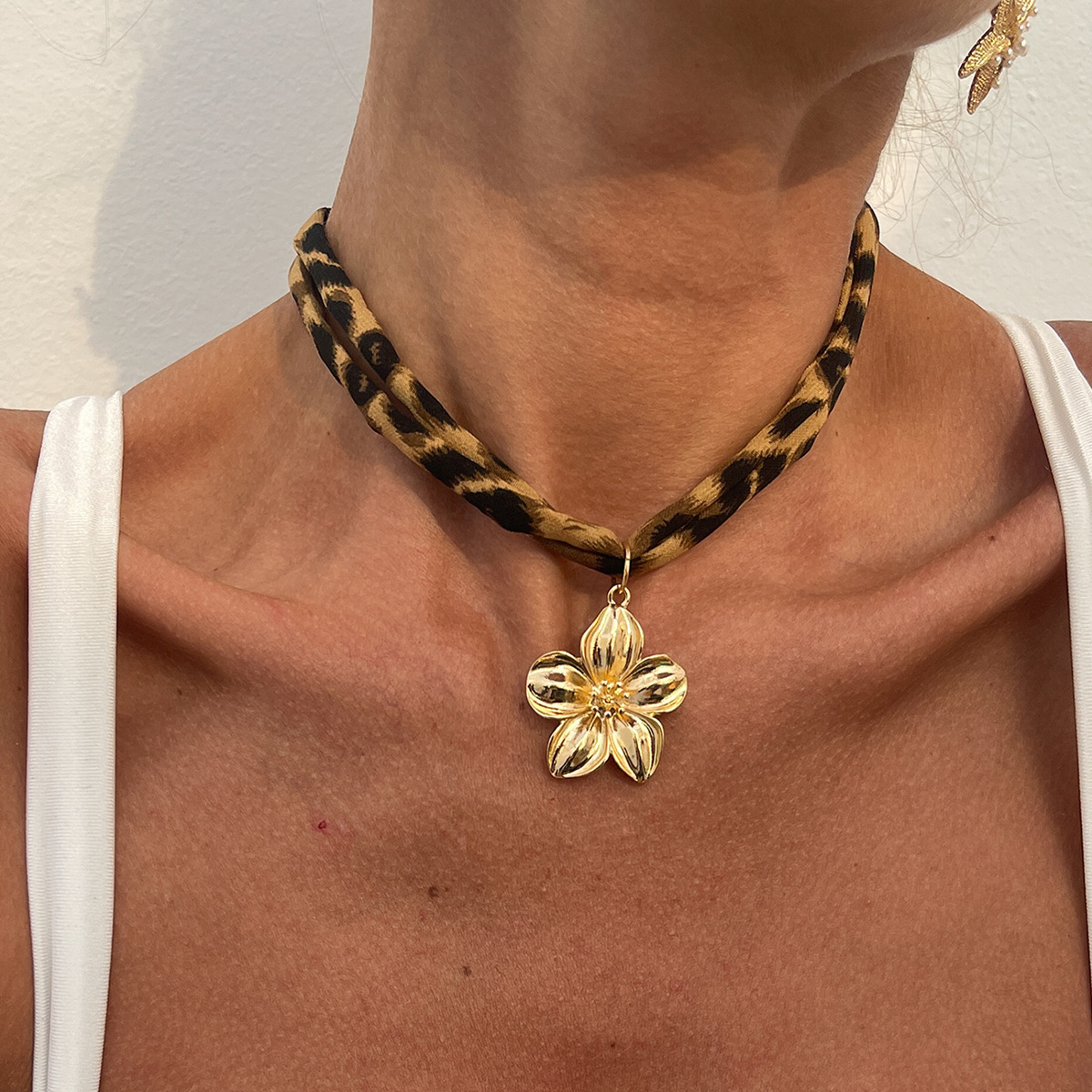 Ocean Style Exaggerated Starfish Pendant Clavicle Niche Leopard Print Short Flower Choker Necklace