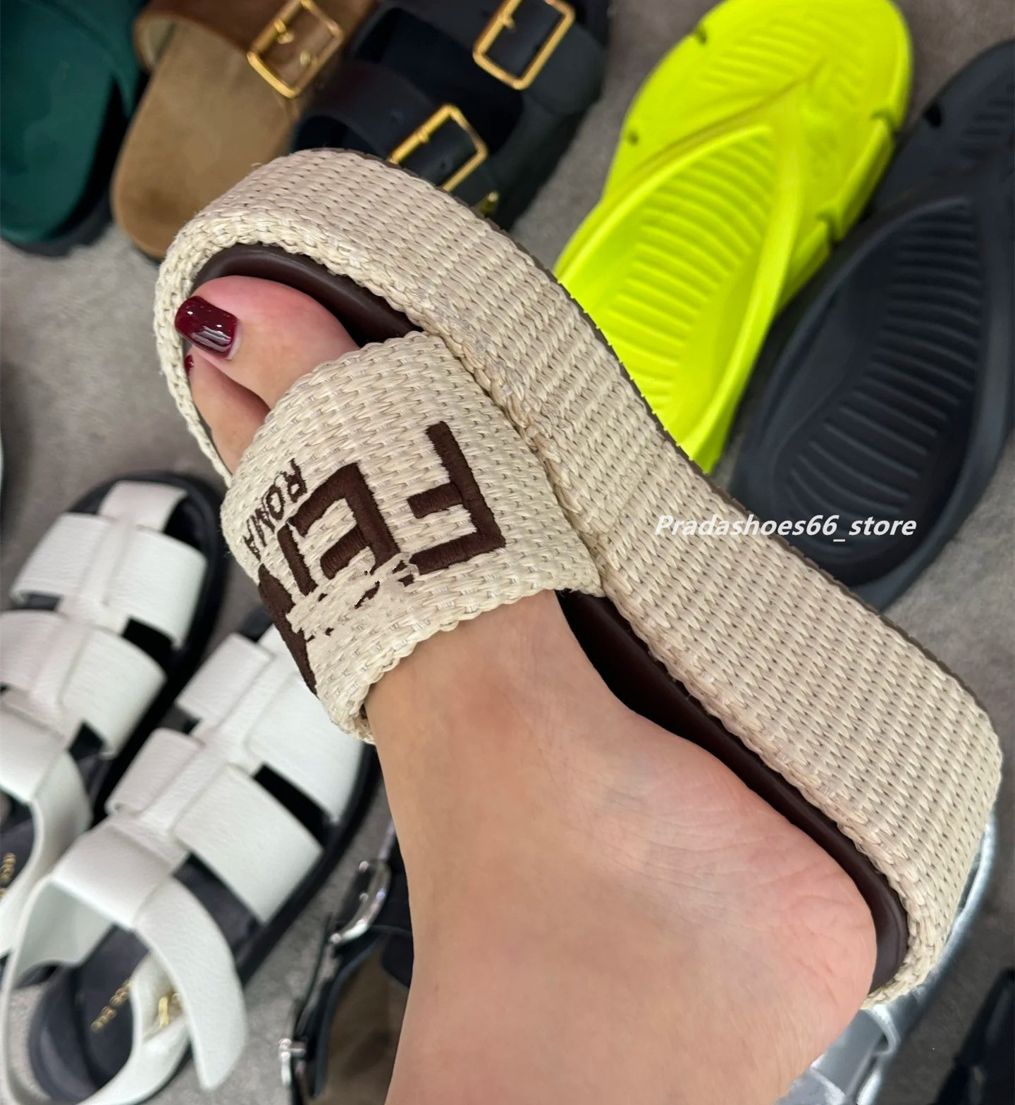 Roma 2025 Summer Woven Slippers Fashion Women Platform Flats Casaul Beach Luxury designer thick soles Slides fends Elegant Women's Knitting Sandals cd