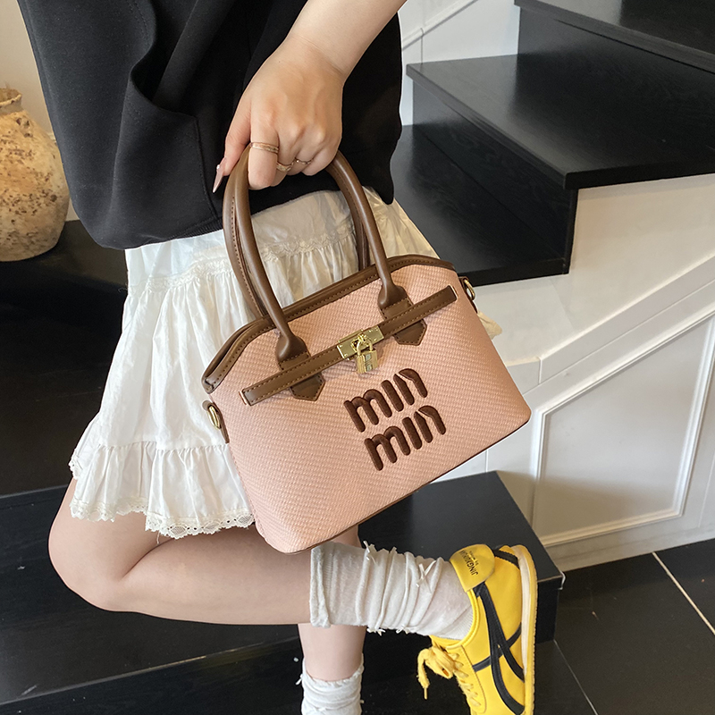 2025 Designer Bags Genuine Leather Crossbody Shoulder Bag Adjustable Strap Spacious Purse Fashion Accessories