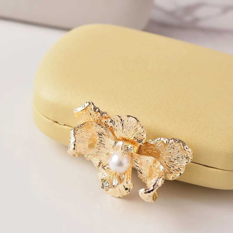 New Dinner Bag Metallic Flower Embellished Clutch Bag Party Gift Bag Popular Wedding Ladies Evening Gown Shoulder Bag M250625