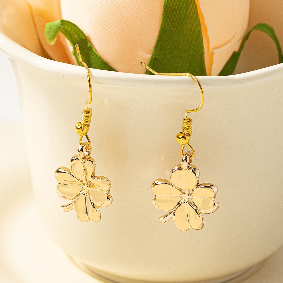 1 Pair Earrings Green Fresh Alloy Material Elegant High-end Fashion Versatile