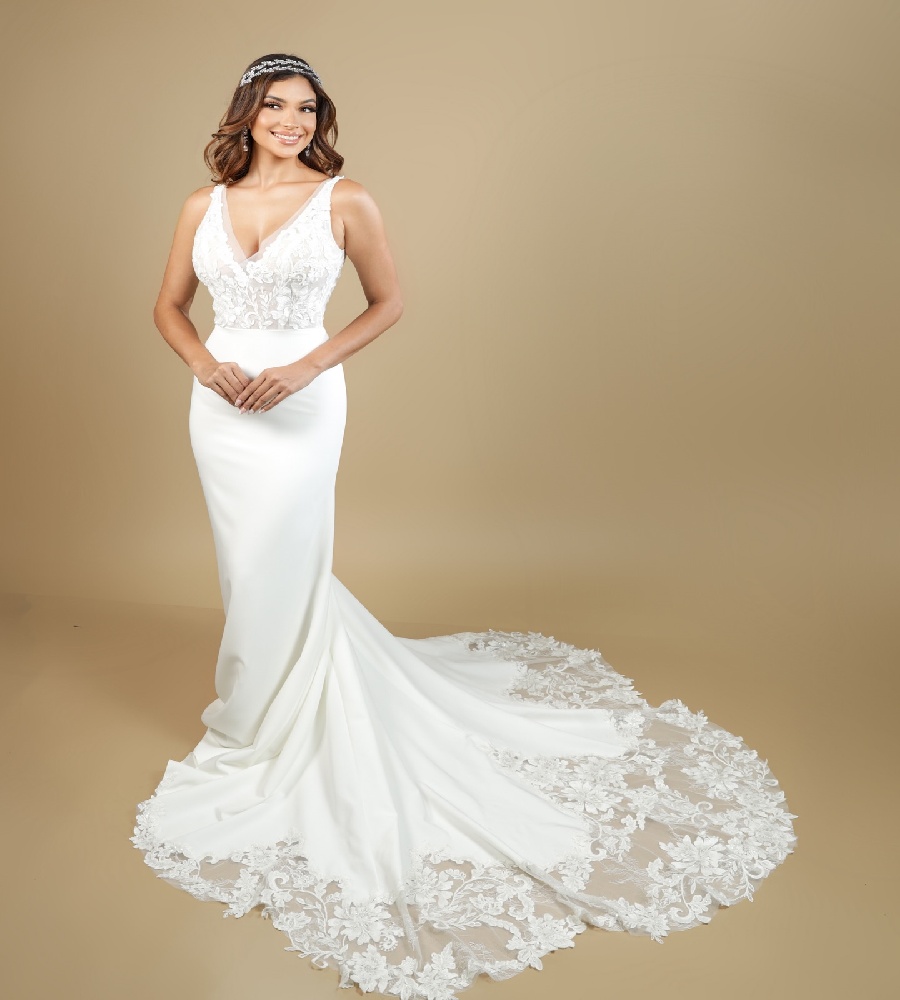 Beachy Gypsy Wedding Dress 2025 Destination Sexy V Neck Lace Boho Bride Dress Elegant Backless Satin Country Bridal Dress Sweep Train Bohemian Robe De