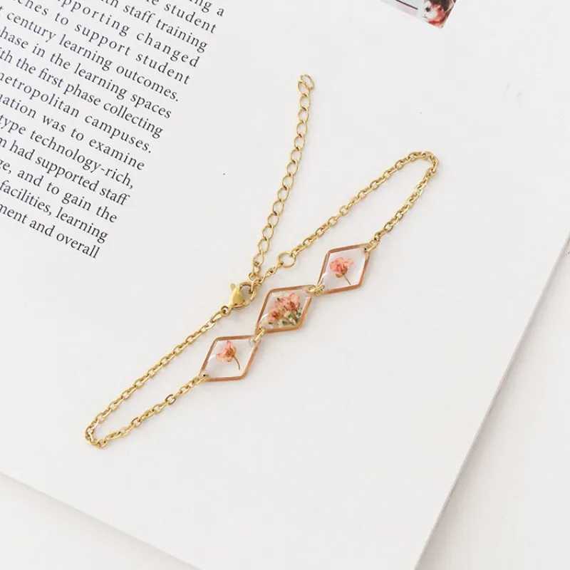 Unique Pressed Flower Charm Bracelets For Women Handmade Epoxy Resin Dried Flower Bracelets Cute Floral Chain Bracelets 2025 X250625