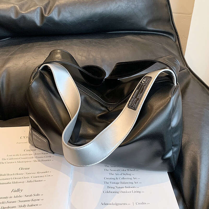 Large Capacity for Women 2023 New Summer Simple Versatile Shoulder Crossbody Trendy Pillow Bag This Year