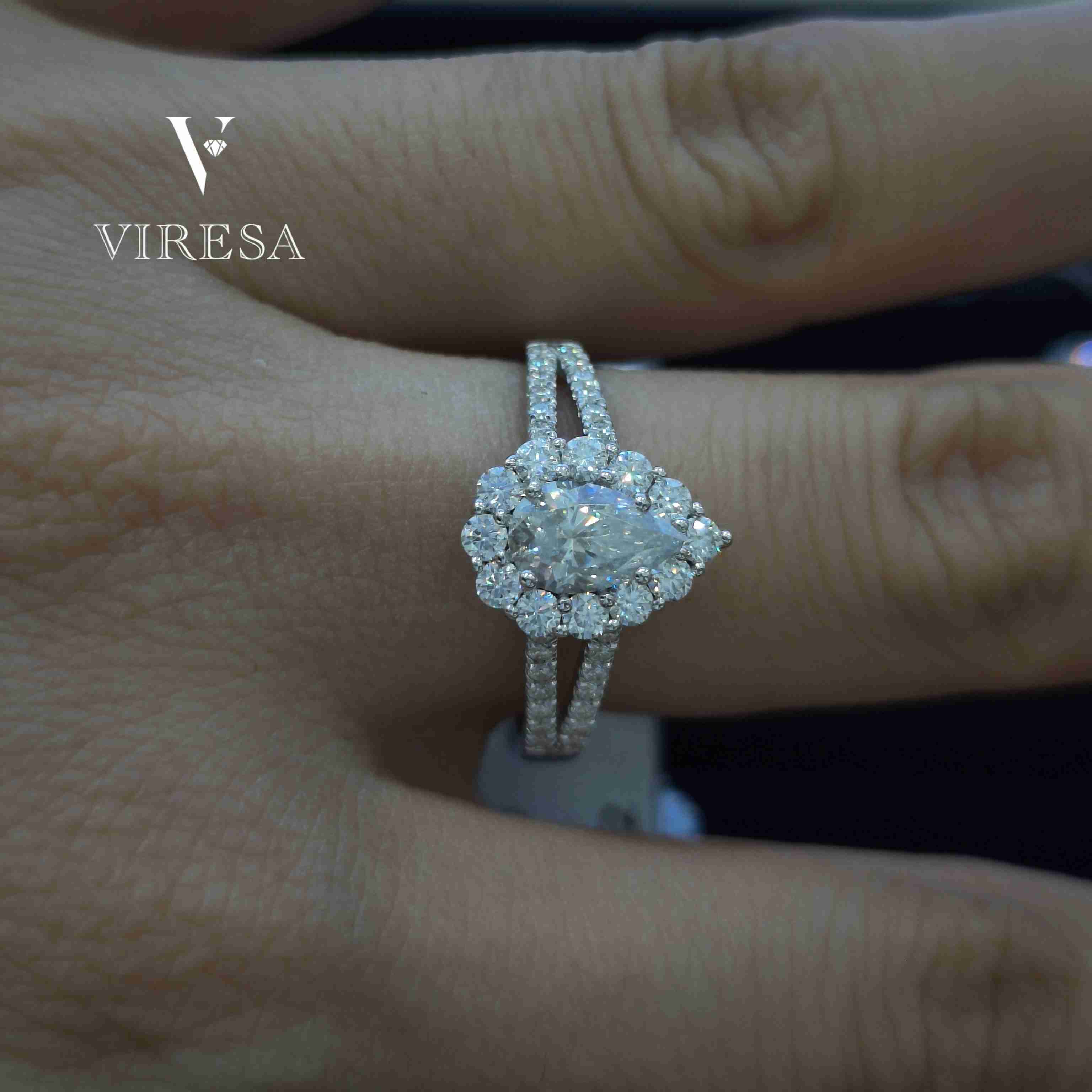 Hot Sale Stylish Moissanite Ring for Women Pear Cut Wedding Engagement Ring