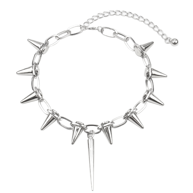 Stylish Unisex Punk Jewelry Distinctive Riveted Link Chain Featuring Festooned Metal Accents